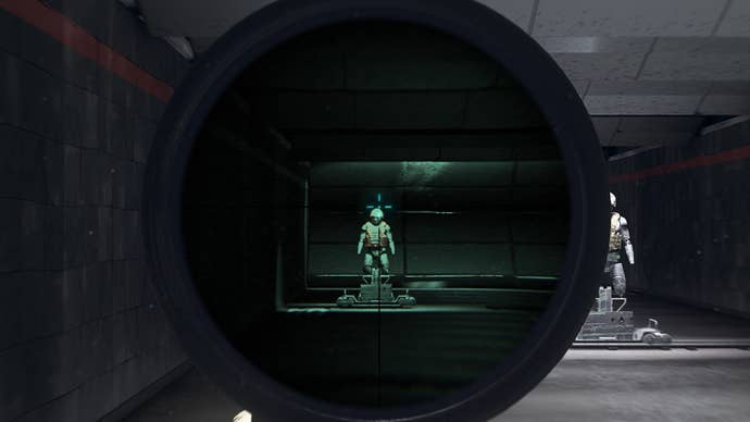 The player in Warzone 2.0 aims at a training dummy using the SZ Heatsource 800 optic attachment.