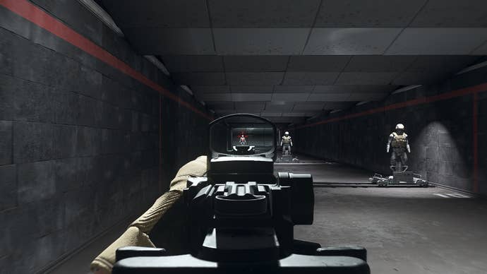 The player in Warzone 2.0 aims at a training dummy using the SZ Mini optic attachment.