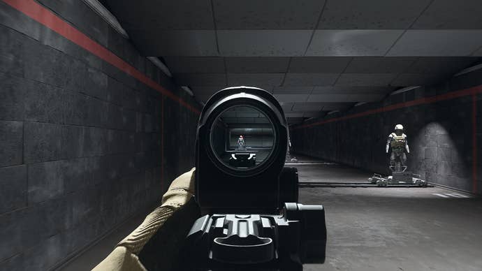 The player in Warzone 2.0 aims at a training dummy using the SZ Recharge DX optic attachment.