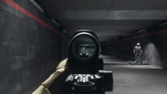 The player in Warzone 2.0 aims at a training dummy using the SZ Recharge DX optic attachment.