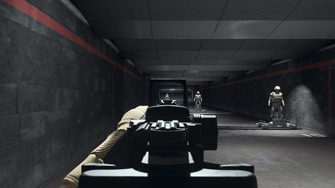 The player in Warzone 2.0 aims at a training dummy using the SZ Sigma-IV Optic optic attachment.