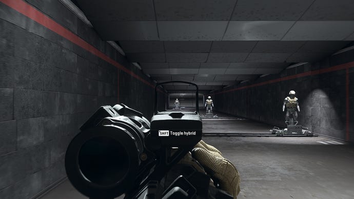 The player in Warzone 2.0 aims at a training dummy using the Teplo Clear Shot optic attachment.