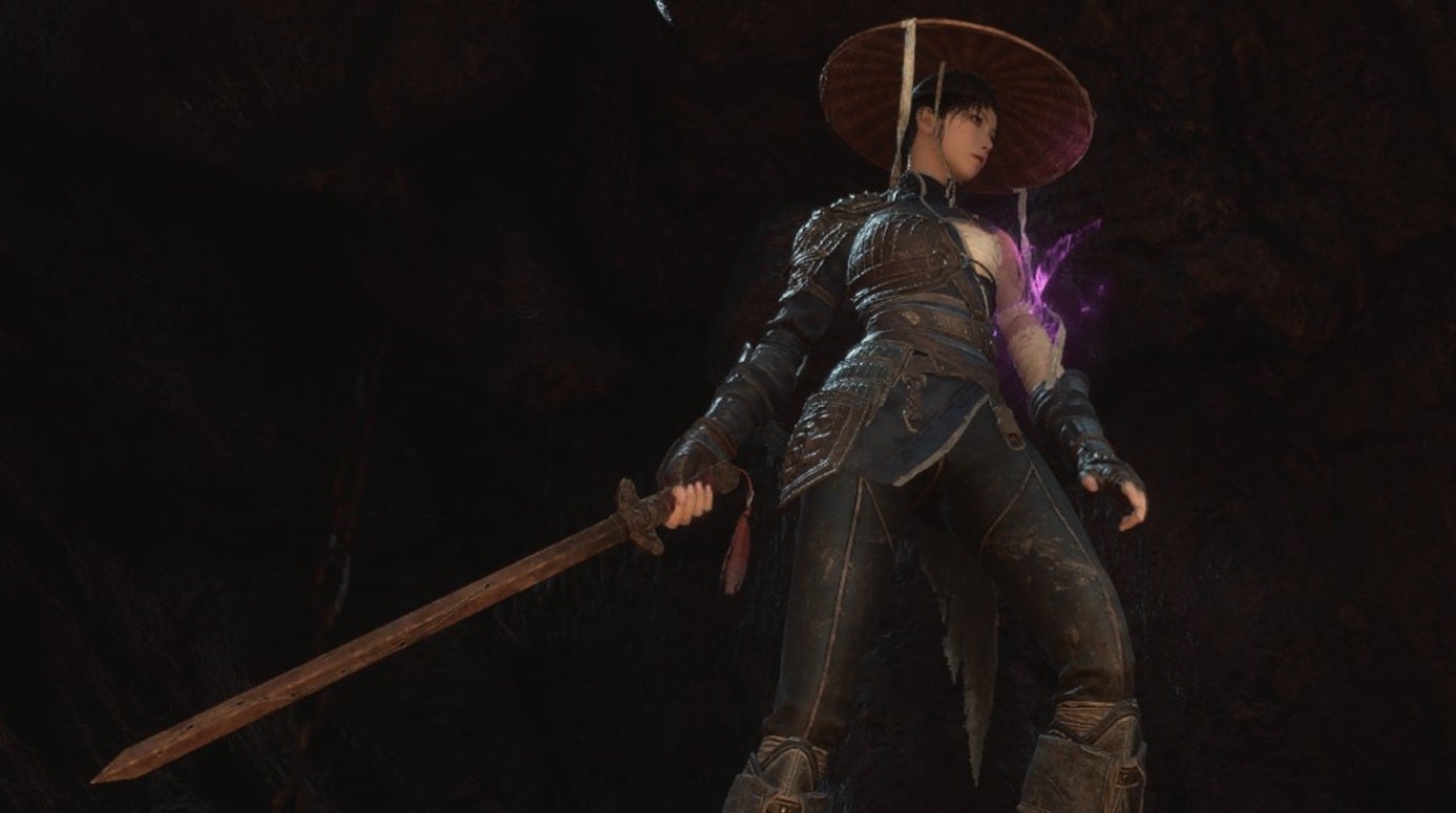 Wuchang holds a One-Handed Sword in her right hand in Wuchang Fallen Feathers. - 10