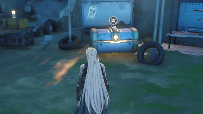 Wuthering Waves Calcharo facing a gold and white loot box