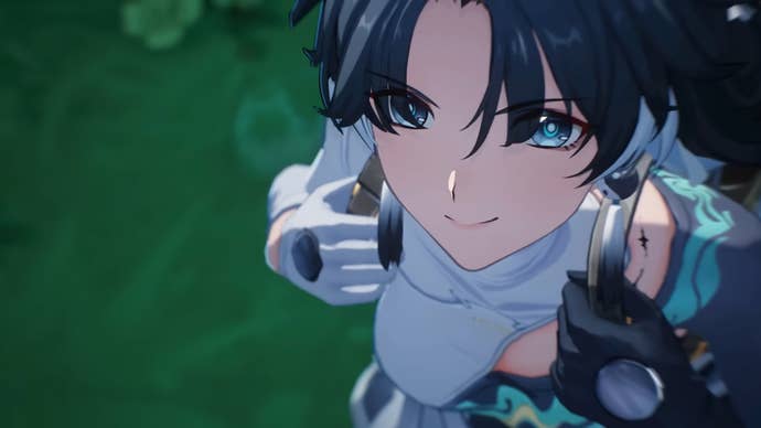 Jianxin looks to the sky in Wuthering Waves, holding the straps of her backpack.