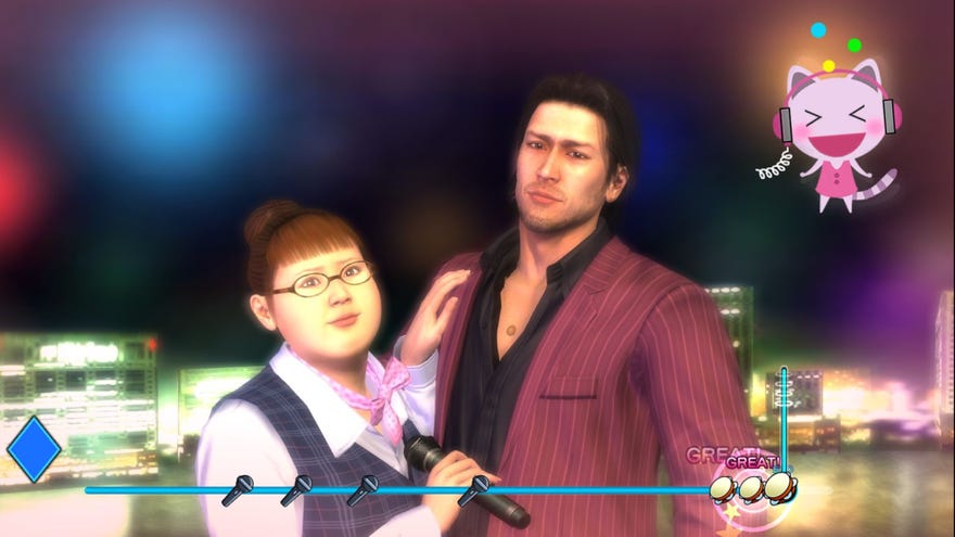Akiyama and Hana perform karaoke together in Yakuza 5.