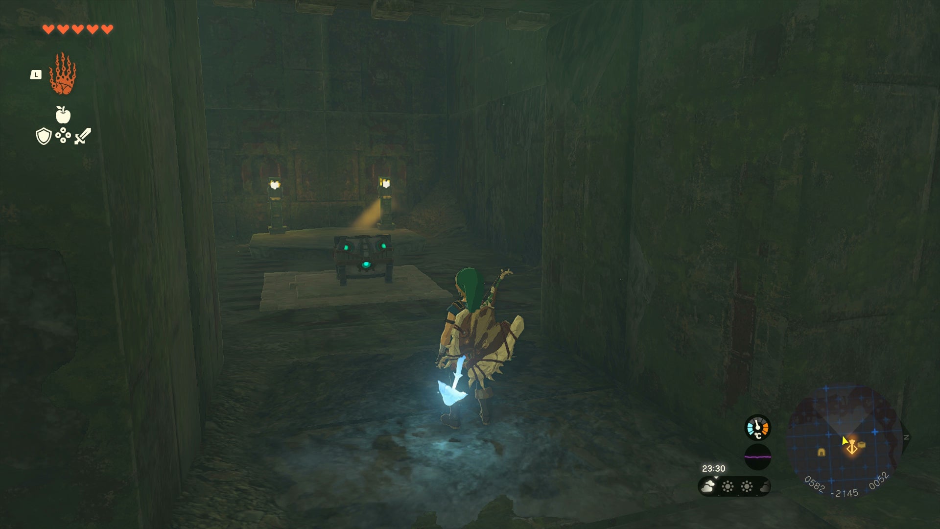 Link using Ultrahand to place a treasure chest on a button in Zelda: Tears of the Kingdom - 8