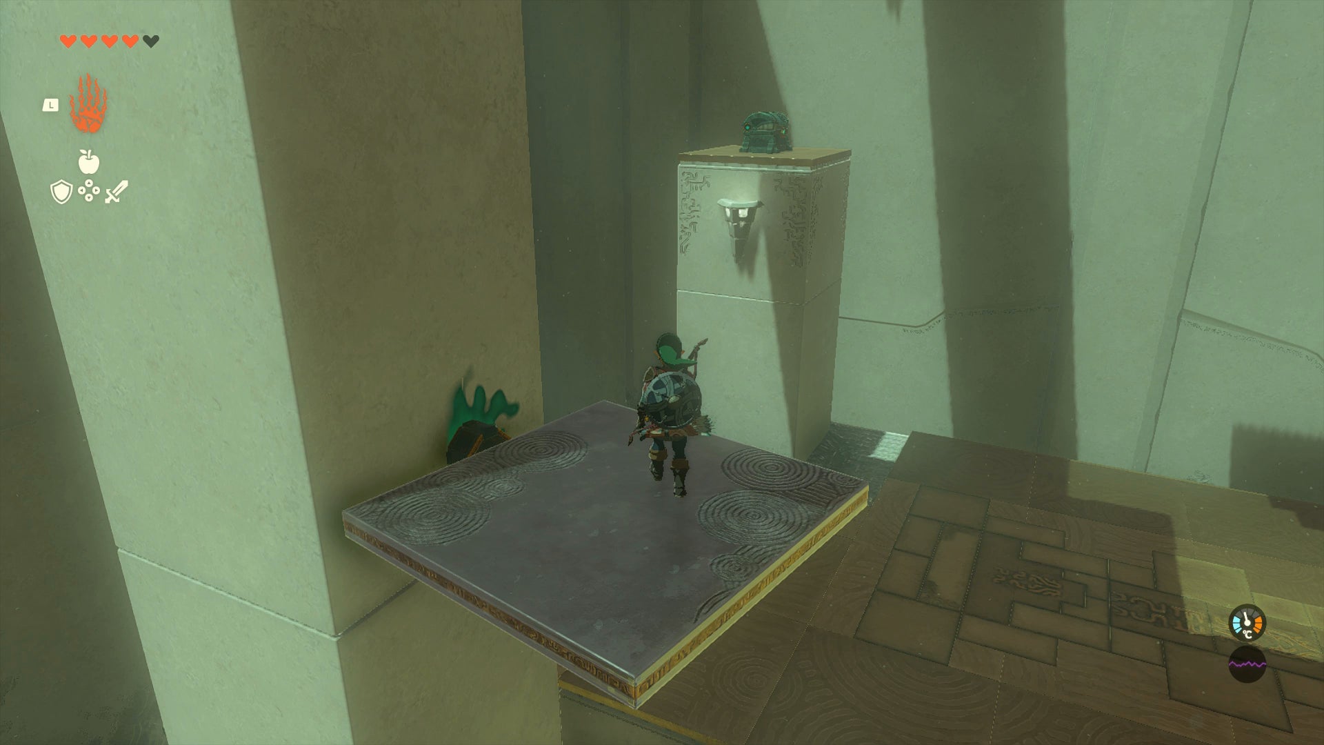 Link riding a platform to reach the treasure chest inside Tsutsu-um Shrine in Zelda: Tears of the Kingdom - 5
